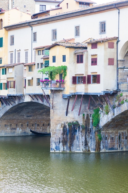 Detail des berühmten Wahrzeichens Ponte Vecchio in Florenz, Italien