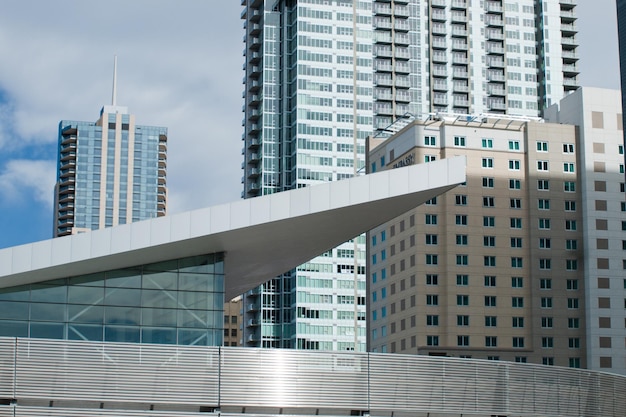 Detail des Colorado Convention Center in der Innenstadt von Denver.