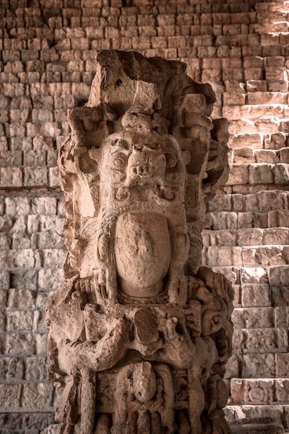 Detail des Gesichts der wichtigsten Figur der Tempel von Copan Ruinas Honduras
