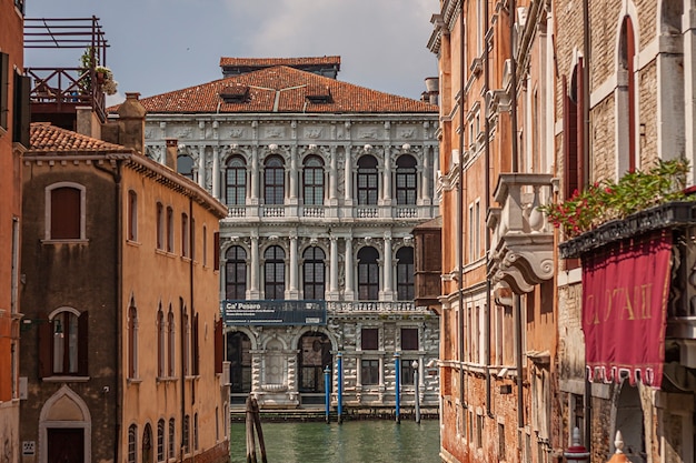 Detail von Ca Pesaro, einem berühmten historischen Gebäude in Venedig in Italien