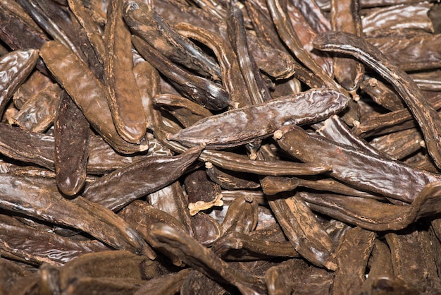 Detail von Karobengras zum Verkauf auf dem Markt