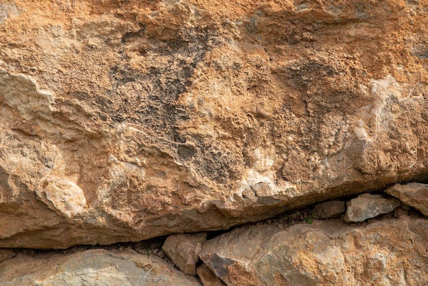 Detaillierte Textur Nahaufnahme Foto von rauen und großen Bergsteinen