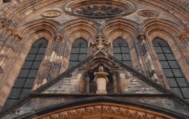 Details der Architektur einer alten Kathedrale in England