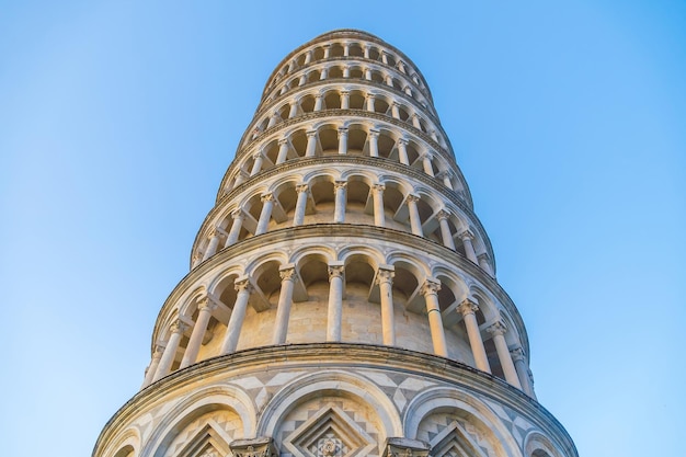 Details der Kathedrale von Pisa und des Schiefen Turms in Pisa, Italien