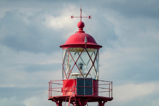 Detalhe antigo do farol vermelho