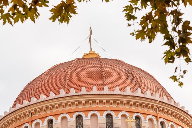 Foto detalhe aproximado de uma igreja grega metropolitana sagrada de são gregório palamas em thessaloniki