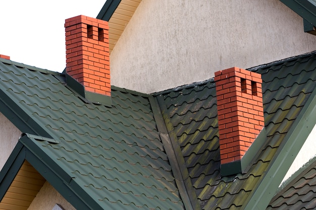 Detalhe close-up, de, novo, modernos, casa, topo, com, shingled, telhado verde