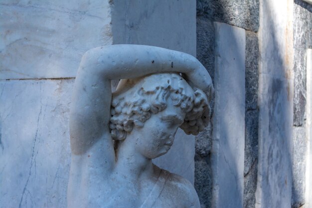 Detalhe da antiga fonte no meio da cidade