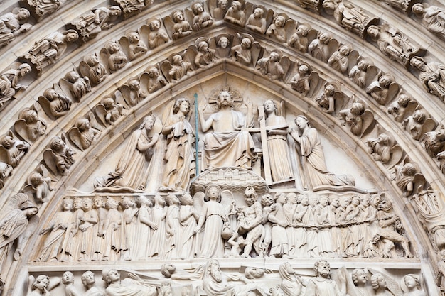 Detalhe da catedral gótica de Notre Dame em Paris