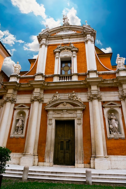 Detalhe da Chiesa di San Giorgio em Modena, Itália