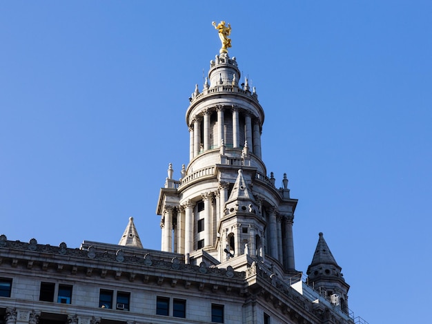 Detalhe da estátua no prédio municipal de Manhattan