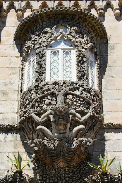 Detalhe da janela ornamentada no Palácio de Sintra Portugal.