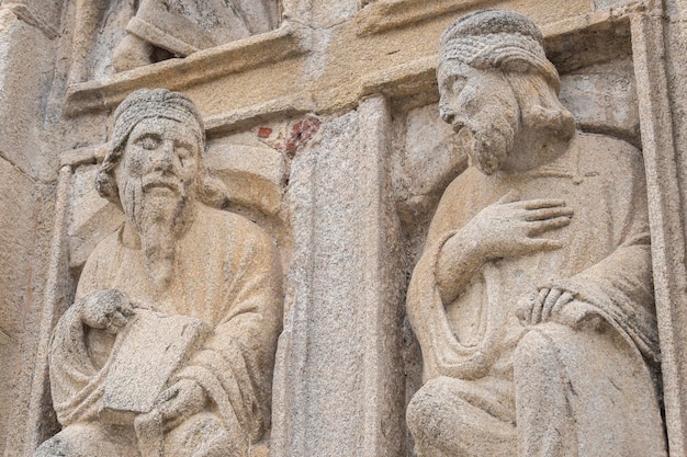 Detalhe da porta Saint da Catedral de Santiago de Compostela na praça Quintana Santiago de Compostela Espanha