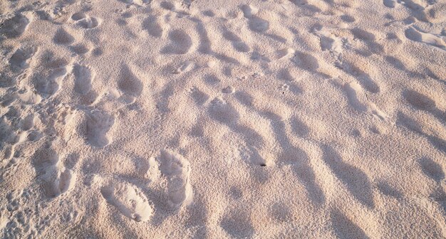 Detalhe da textura de areia na ilha tropical Fundo de verão e design de viagem Detalhe de alta qualidade da textura de areia curva com luz do pôr do sol ou nascer do sol na praia de areia