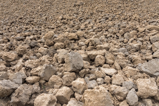 Detalhe de grandes pedras de terra