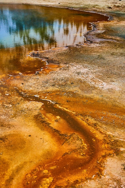 Detalhe de ondas coloridas na bacia de Yellowstone por piscinas