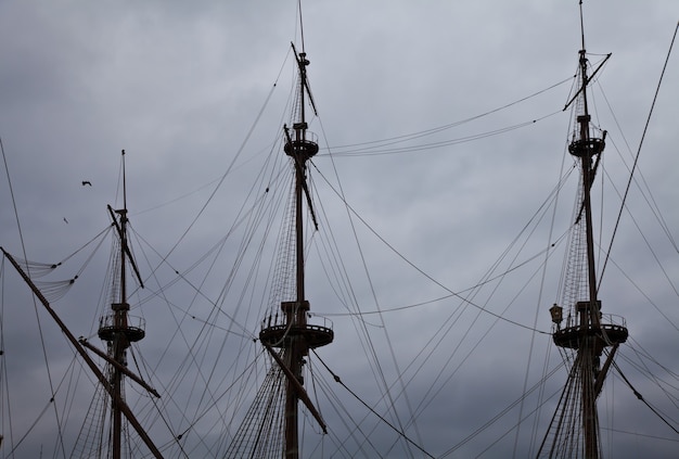 Detalhe do galeão netuno, usado por r. polansky no filme piratas
