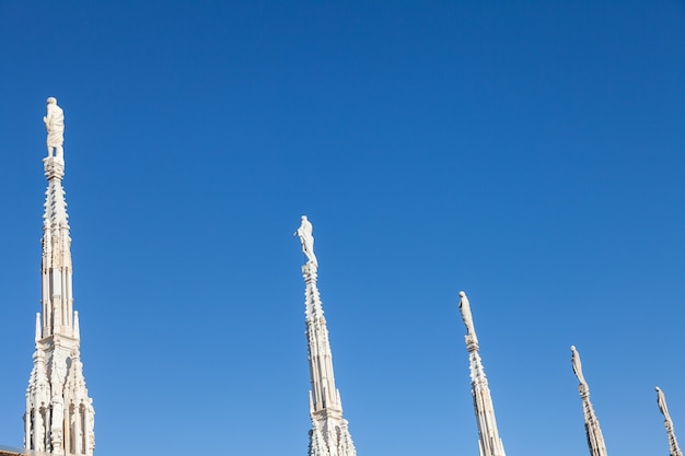 Detalhe do marco de milão - itália: o famoso duomo, a principal igreja da cidade