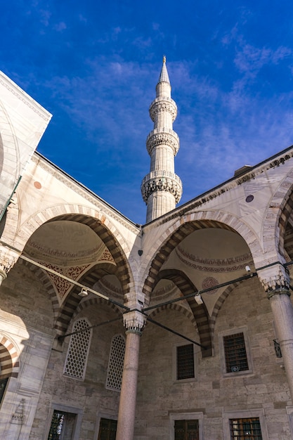 Detalhe do pátio da mesquita Suleymaniye em Istambul, Turquia