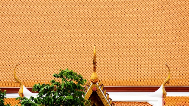 Detalhe do telhado do templo na tailândia