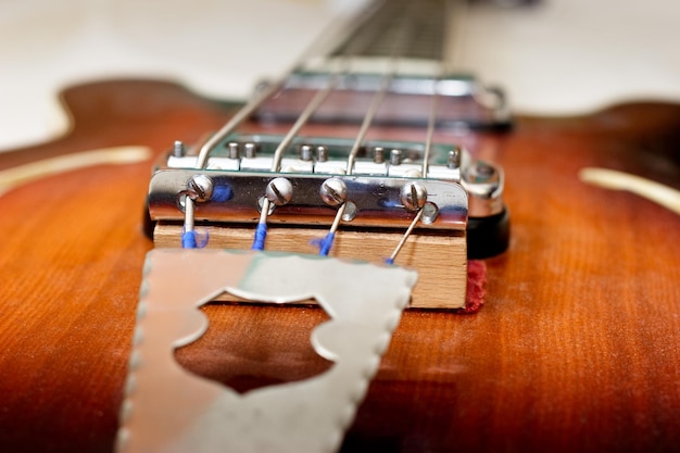 Detalhe velho da guitarra baixo