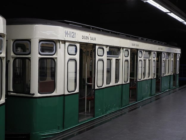 Detalhe velho do vagão do metro da Espanha do Madri