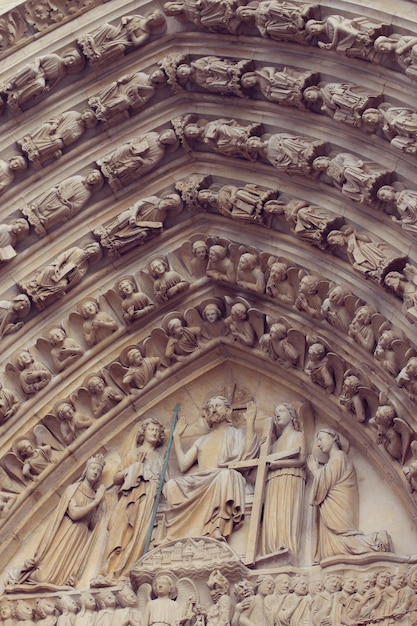 Detalhes arquitetônicos da Catedral Notre Dame de Paris