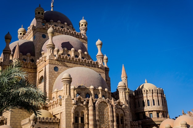 Detalhes de uma grande mesquita islâmica.