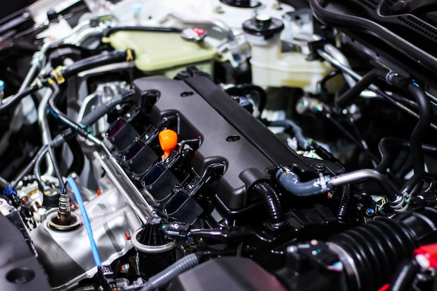 Foto detalhes dentro de um motor de carro particular. selecione o foco.