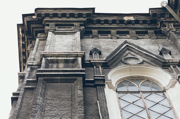 Detalhes do antigo edifício histórico de arquitetura