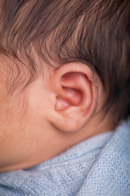 Detalhes do bebê recém-nascido macro fotografia dedos dos pés cabeça lábios orelhas