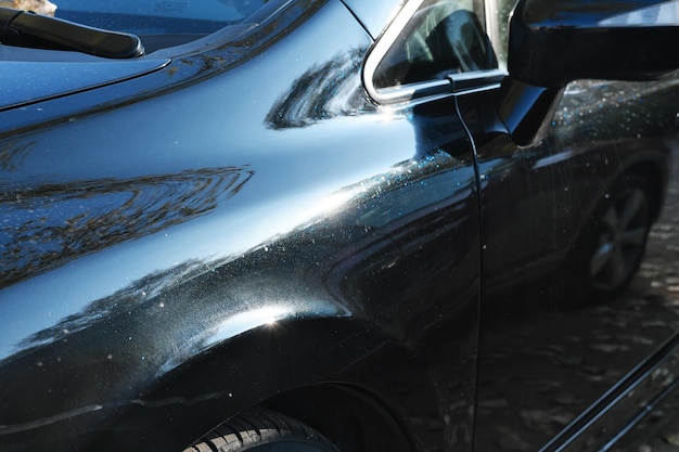 Detalhes do carro moderno fecham O carro é pintado de preto com glitter