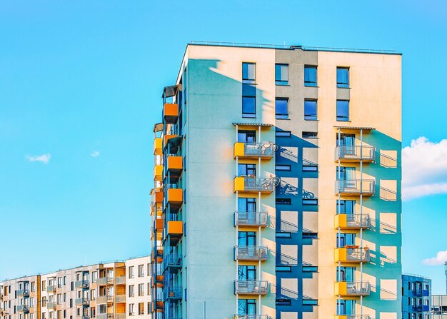 Detalhes do complexo de casas residenciais de apartamentos com balcões.