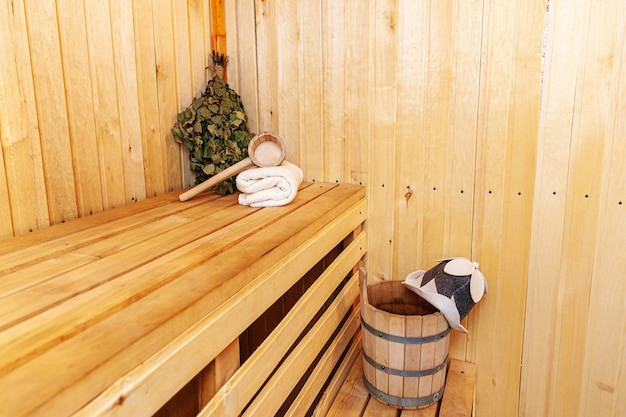 Detalhes do interior Sauna finlandesa sauna a vapor com acessórios tradicionais de sauna