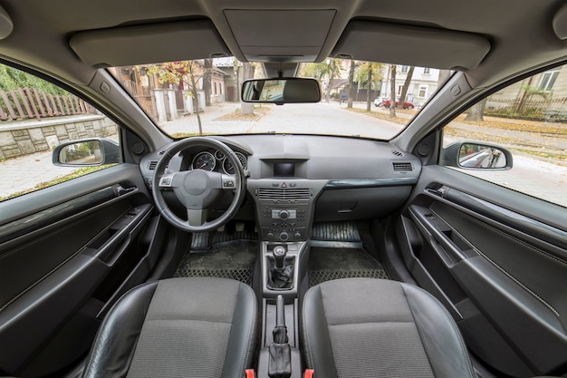 Foto detalhes interiores do carro de luxo. assentos confortáveis