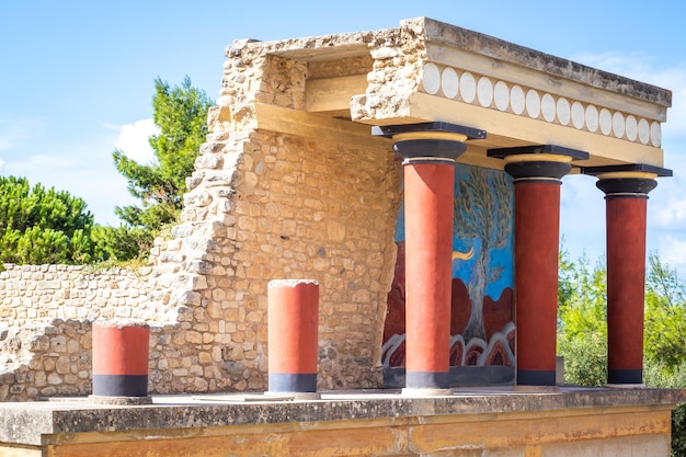 Detalle de las antiguas ruinas del famoso palacio minoico de knossos