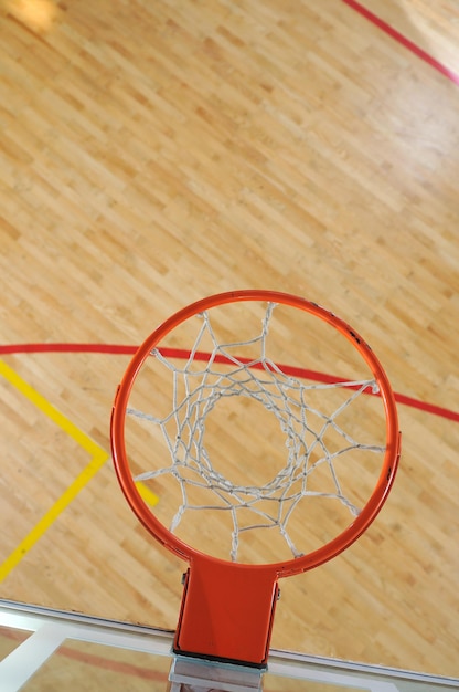 Detalle de la arena de baloncesto cubierta