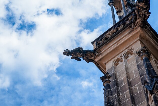 Detalle arquitectónico en la Catedral de San Vito en el Castillo de Praga