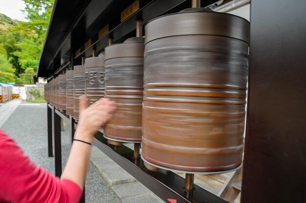 Detalle arquitectónico del templo japonés budista tradicional en el norte de Japón