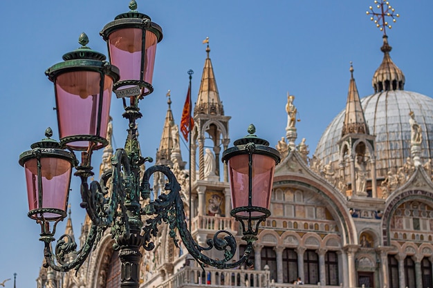 Detalle de la arquitectura de la Catedral de San Marcos en Venecia en Italia