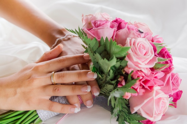 Detalle de la boda del ramo de la novia