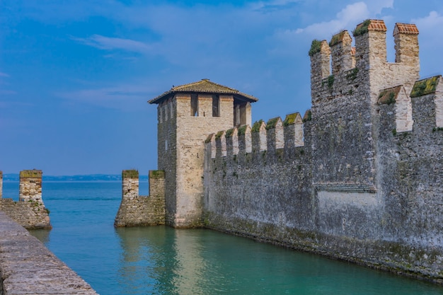 Detalle del Castello Scaligero Di Sirmione (Castillo de Sirmione), Italia