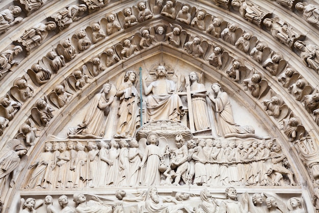 Detalle de la catedral gótica de Notre Dame en París