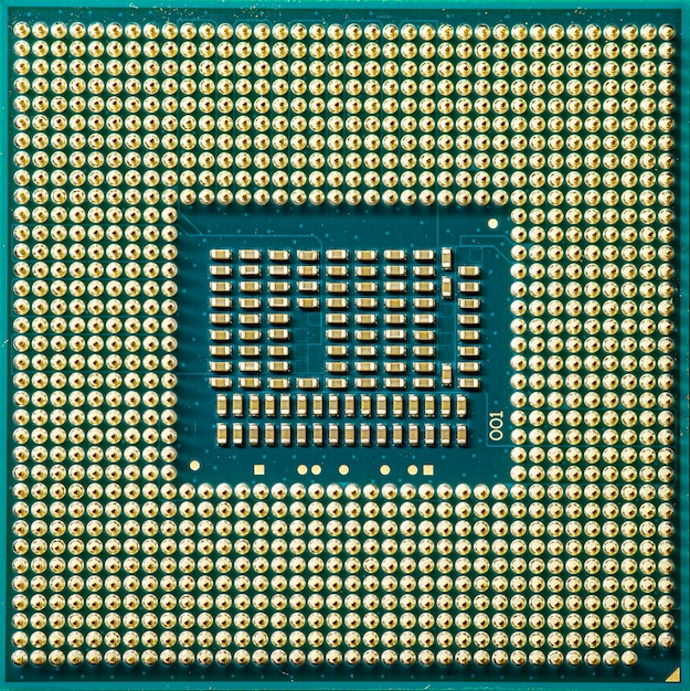 Detalle del chip del procesador con una construcción claramente visible y detalles funcionales del chip