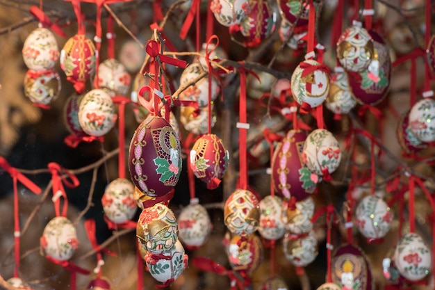 Detalle de cierre del árbol del huevo de Pascua