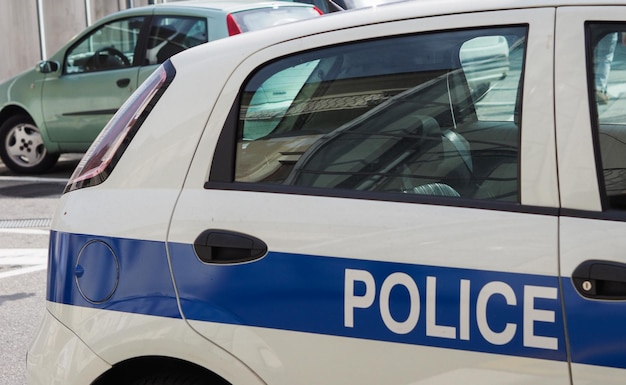 Detalle del coche de policía