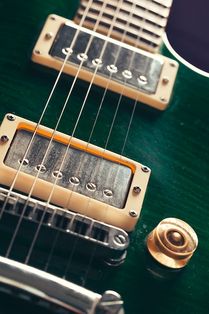 Detalle de cuerpo y cuello de guitarra eléctrica