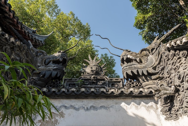 Detalle del dragón en Yuyuan o Yu Garden en Shanghai