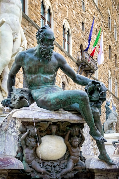 Detalle de la estatua de la Fuente de Neptuno en Florencia