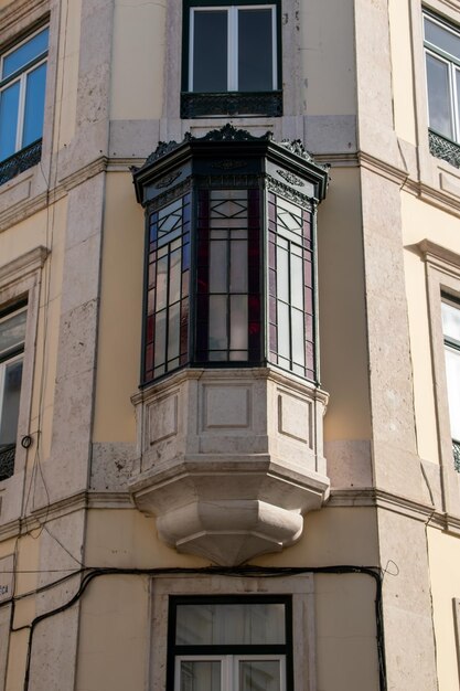 Foto detalle de la fachada de un edificio en lisboa, portugal